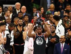 全明星赛窗口期走向成谜；巴塞罗那篮球队扳平良机；形势明朗；临场指挥获称赞(全明星接球排队)