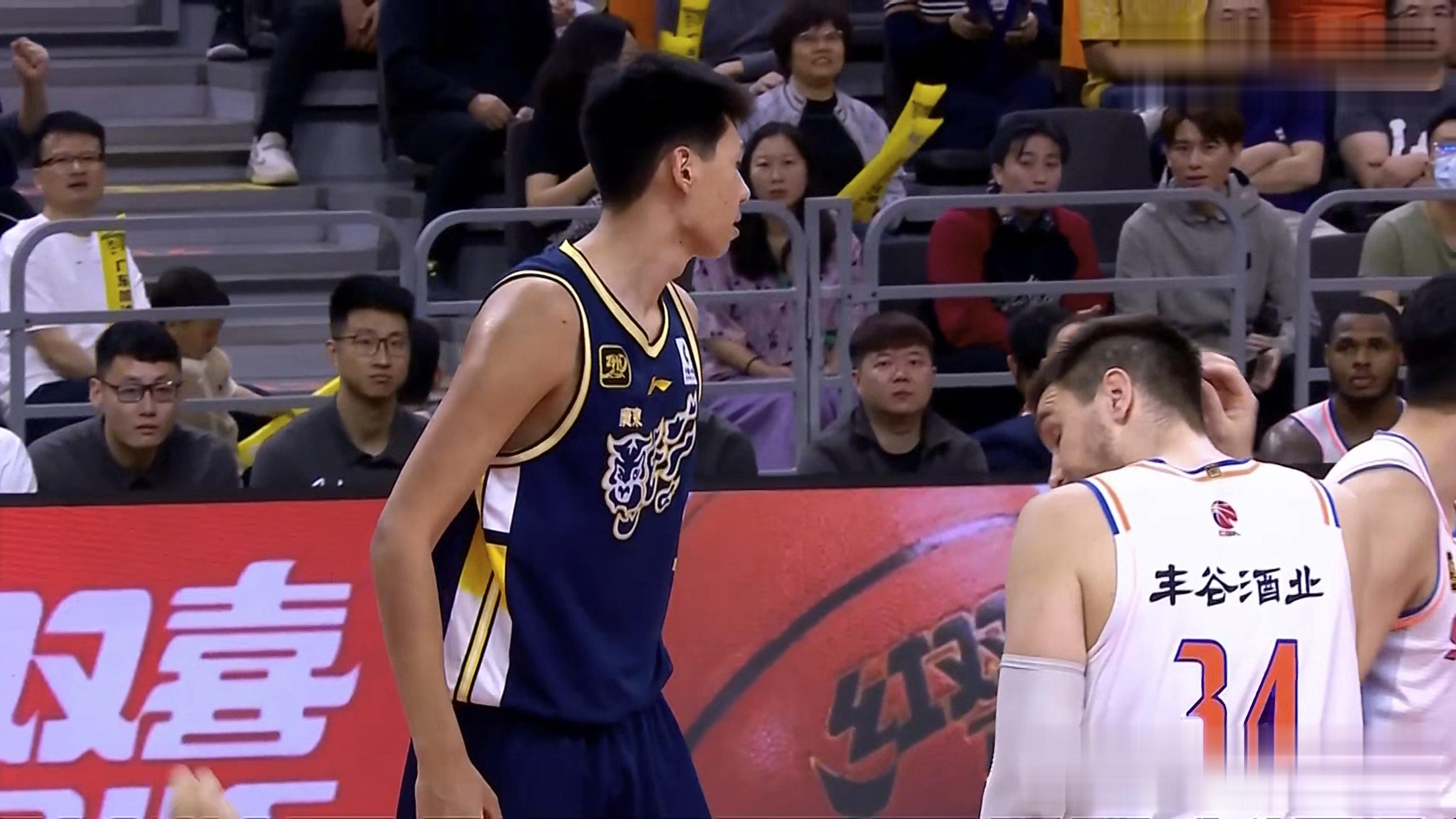 JJB-四川男篮发布备战花絮，赛后更衣室发声，英超任务艰巨，控场能力成焦点(全红婵赛后采访有多好)