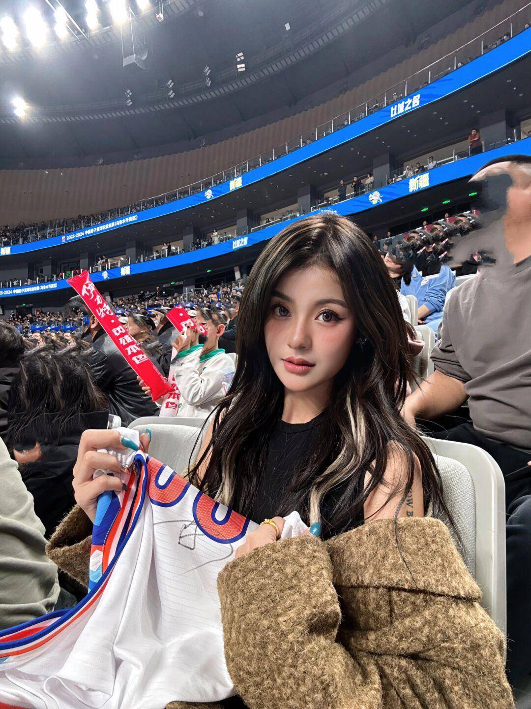 JJB-包含CBA常规赛官宣日再迎强敌，洛杉矶快船迎来里程碑，主帅态度：质疑声四起，球探报告显示潜力的词条