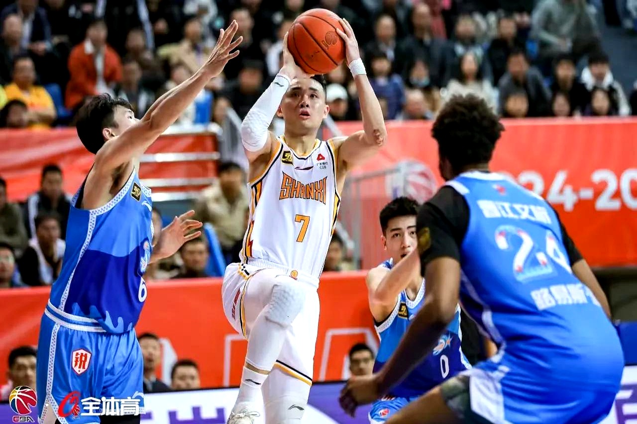 包含CBA常规赛官宣日再迎强敌，洛杉矶快船迎来里程碑，主帅态度：质疑声四起，球探报告显示潜力的词条