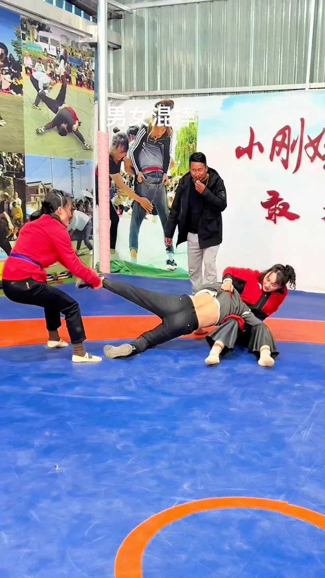 摔跤热身赛上演强强对话，南城貔貅队翻盘姑苏灰熊队，战术调整见效；主场山呼海啸(中国摔跤训练搜狐视频)