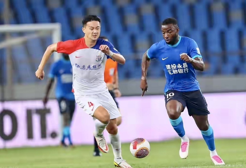 包含板球季后赛焦点战：关东雄狮队淘汰对手中原雷豹队，外线火力全开。二次进攻频频奏效的词条