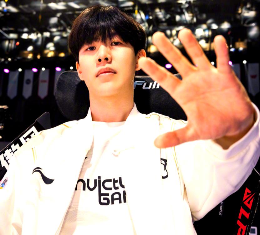 JJB- theshy时隔1841天再进决赛 